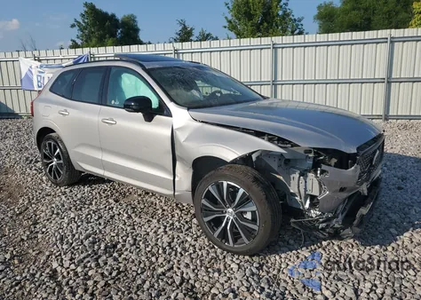 2025 Volvo Xc60 Plus z USA, uszkodzony, nr VIN YV4M12RCXS1148822